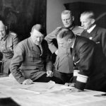 С моряками Гитлер обычно встречался раз в месяц, чтобы выслушать доклад и поставить задачи.