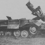 Тяжелое штурмовое орудие «Фердинанд», уничтоженное прямым попаданием авиабомбы с советского пикирующего бомбардировщика Пе-2